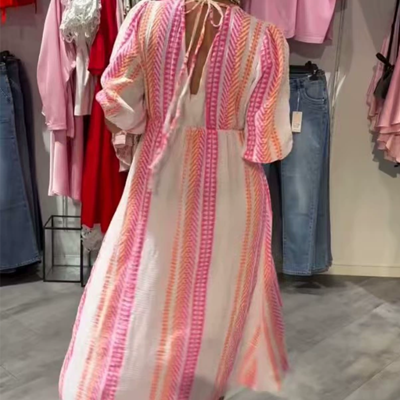 Damenkleid mit V-Ausschnitt und Druck