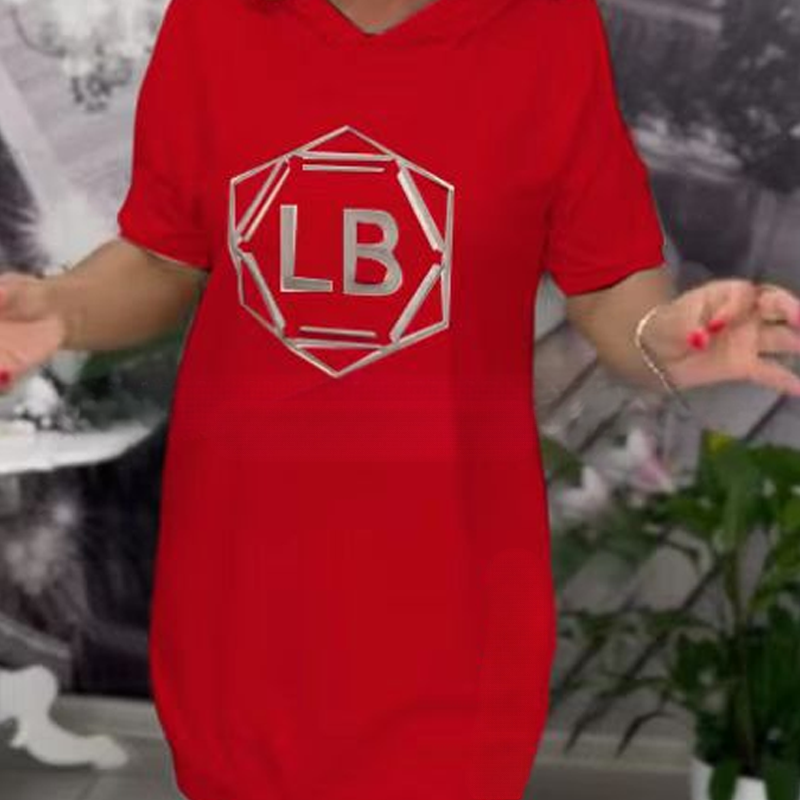 Kleid mit Kapuze und Buchstabenprint in großen Größen