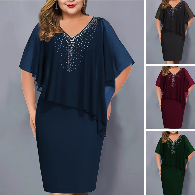 Cape-Kleid mit V-Ausschnitt, Strassverzierung und Chiffon-Overlay