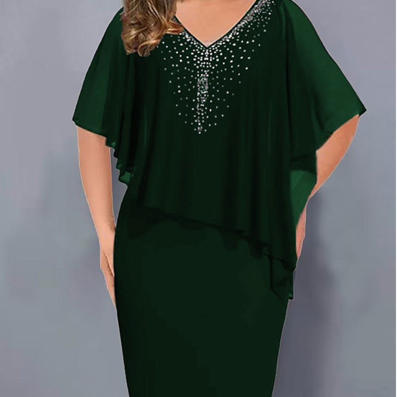 Cape-Kleid mit V-Ausschnitt, Strassverzierung und Chiffon-Overlay
