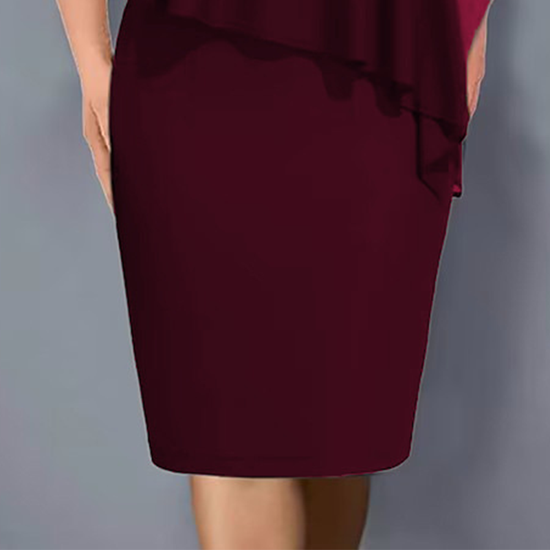 Cape-Kleid mit V-Ausschnitt, Strassverzierung und Chiffon-Overlay