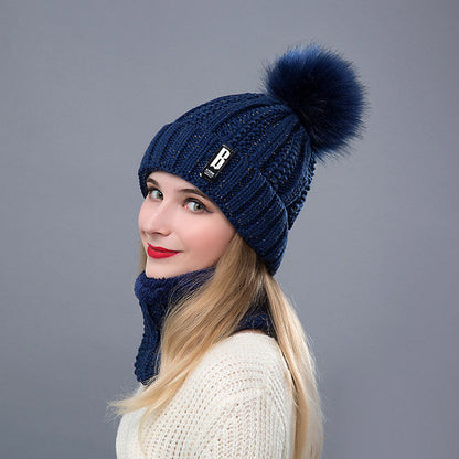 Set aus Damenmütze und Schal