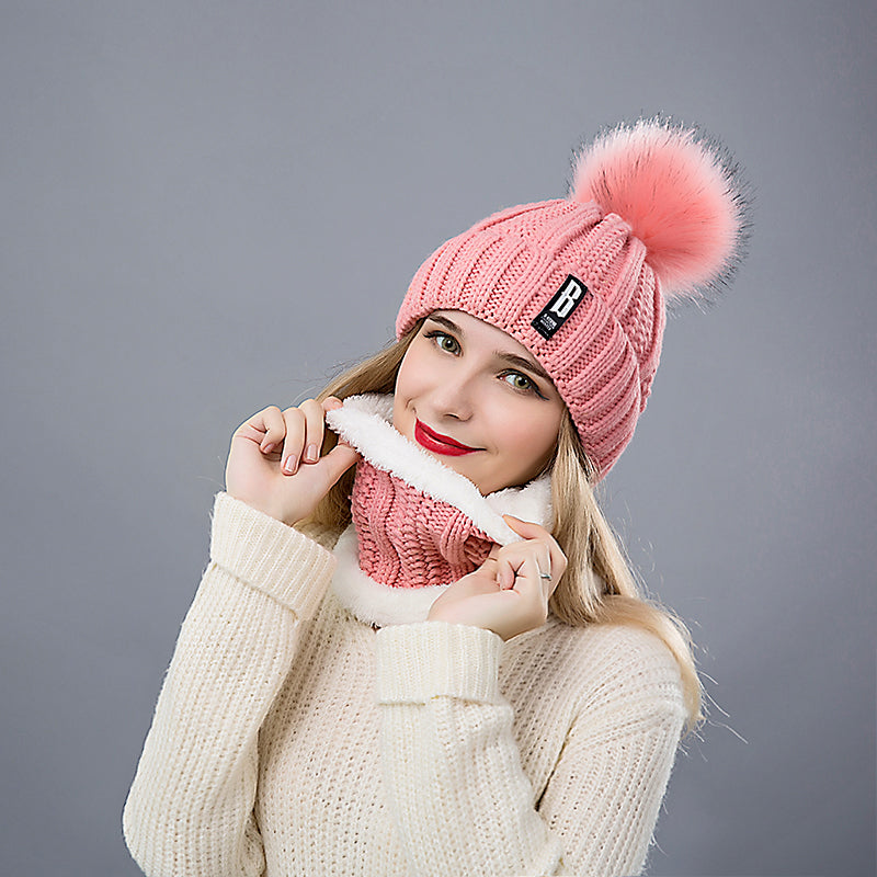 Set aus Damenmütze und Schal